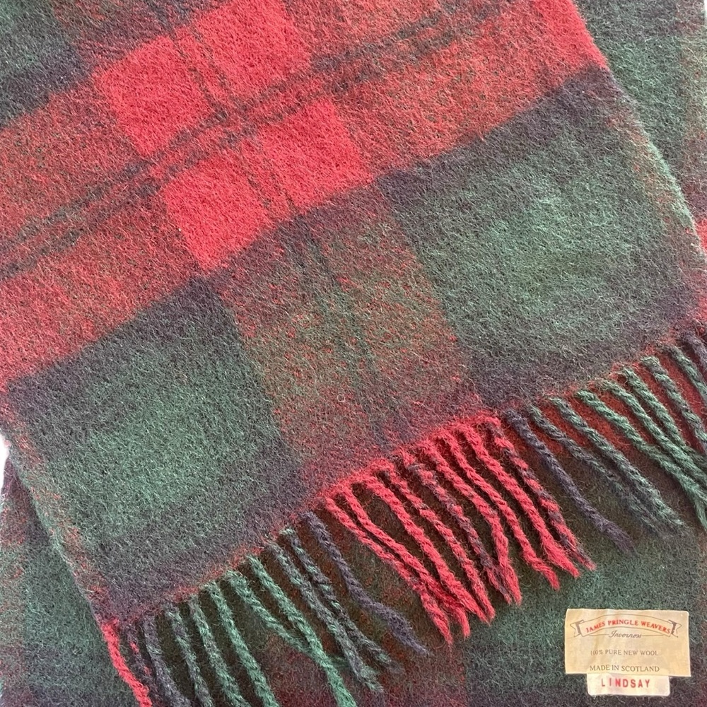 James Pringle Weavers Lindsay Tartan Plaid 100% Wool Fringed Scarf Scotland